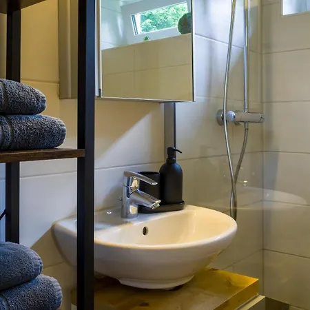 Lejlighed Gross, Modern, Zentrumsnah Mit Parkplatz Und Garten