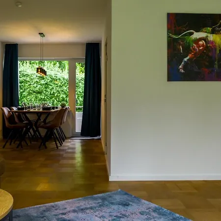 Apartment Gross, Modern, Zentrumsnah Mit Parkplatz Und Garten