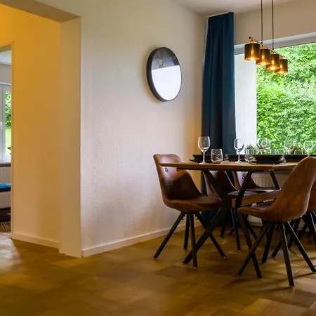 Gross, Modern, Zentrumsnah Mit Parkplatz Und Garten Apartment Ulm