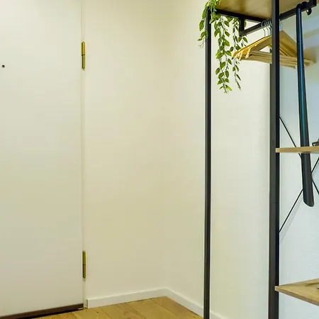 Gross, Modern, Zentrumsnah Mit Parkplatz Und Garten Lägenhet *