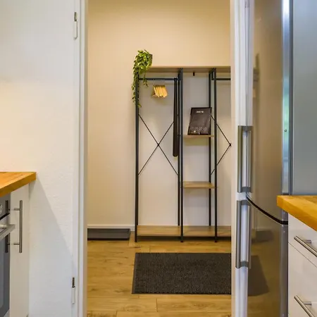 Gross, Modern, Zentrumsnah Mit Parkplatz Und Garten Apartment Ulm