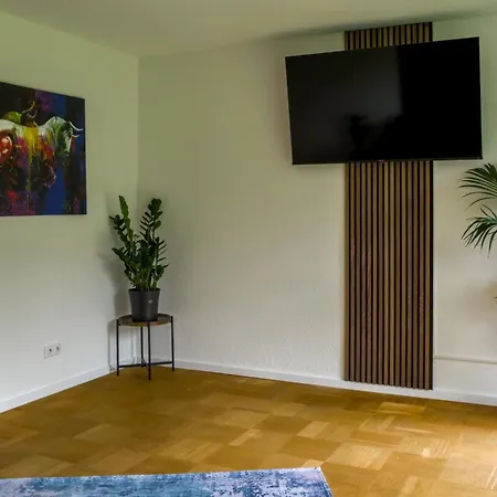 Gross, Modern, Zentrumsnah Mit Parkplatz Und Garten Lägenhet Ulm