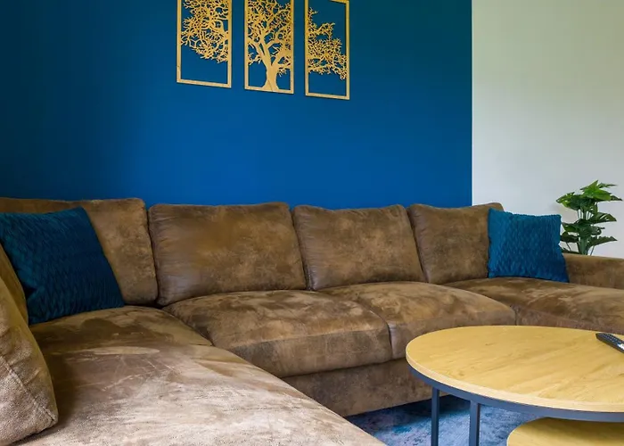 Gross, Modern, Zentrumsnah Mit Parkplatz Und Garten Appartement