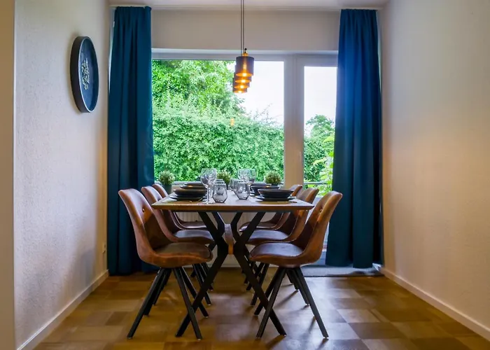 Gross, Modern, Zentrumsnah Mit Parkplatz Und Garten *