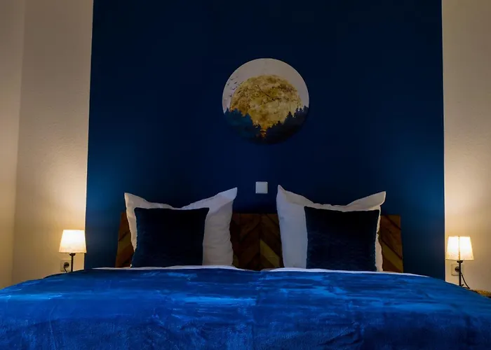 Gross, Modern, Zentrumsnah Mit Parkplatz Und Garten Appartement