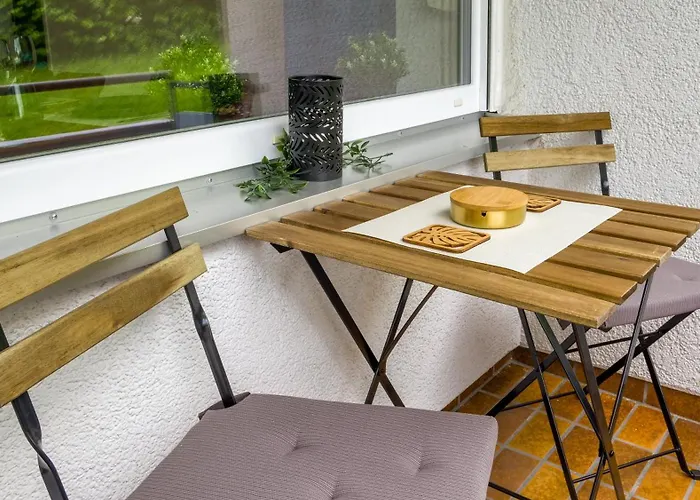 Gross, Modern, Zentrumsnah Mit Parkplatz Und Garten Appartement