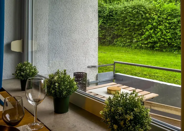 Gross, Modern, Zentrumsnah Mit Parkplatz Und Garten *