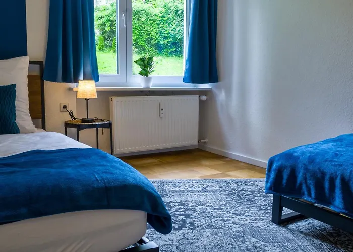 Gross, Modern, Zentrumsnah Mit Parkplatz Und Garten